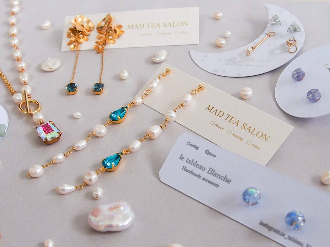 Mad Tea Salon&letableau Blanche